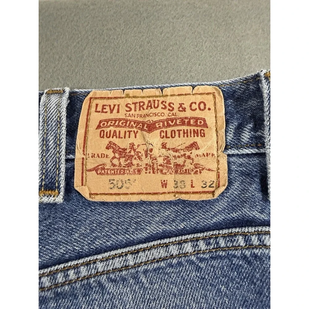 Levis tag reads